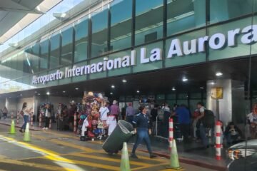 Qué ocurrió con el pasajero de un avión con destino a Petén que dijo tener una bomba en su equipaje