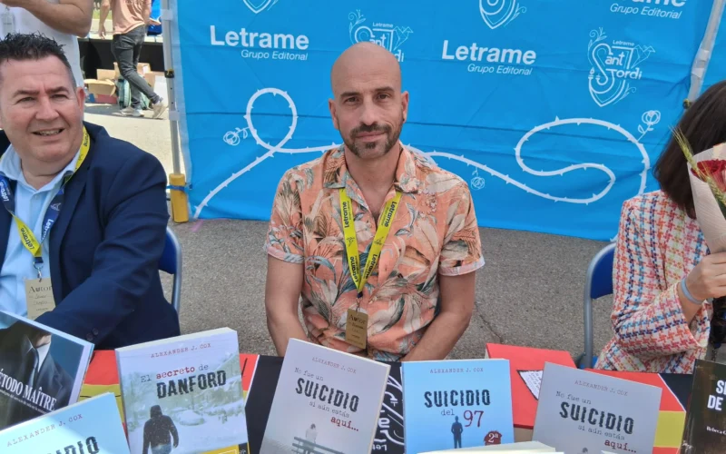 Alexander J. Cox firma El secreto de Danford en Sant Jordi 2025