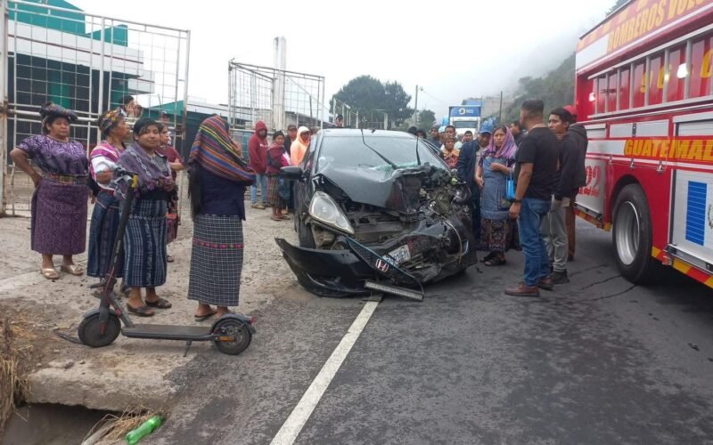 Pobladores queman un bus que habría provocado un accidente de tránsito en Cantel