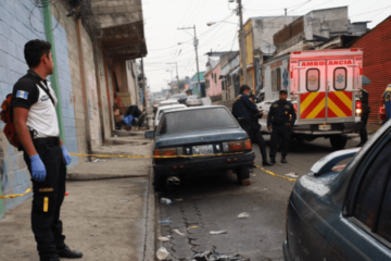 Localizan el cadáver de una persona envuelto en sábanas en calle de la zona 8