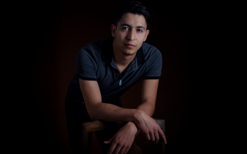 David Chaparro Villafuerte debuta en la literatura con una obra poética que conmueve y transforma