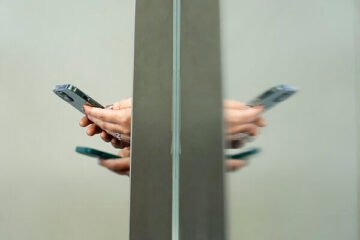 ¿Quién puede borrar el número de teléfono de un amigo muerto?