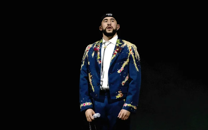 Bad Bunny bate otro récord al mantener 20 semanas tres canciones en la cima del ranking Hot Latin Songs