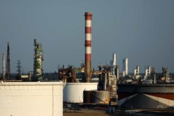 Parlamento iraní pide el cierre del estrecho de Ormuz, clave para el comercio mundial del petróleo y gas