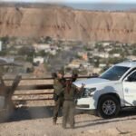 Migrantes que cruzan ilegalmente la frontera de EE. UU. podrían ser condenados por tres delitos
