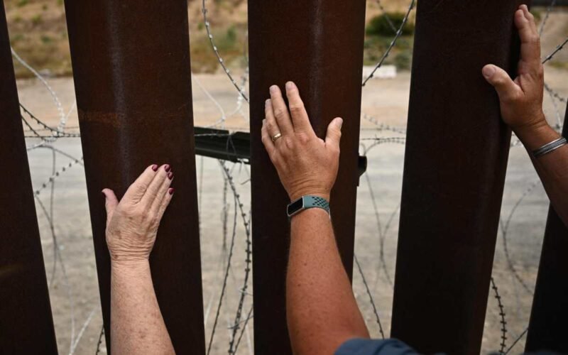 Gobierno de Trump es demandado por recolección de muestras de ADN de inmigrantes