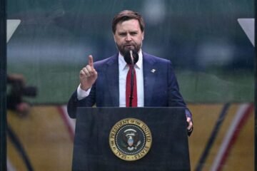 Estados Unidos niega estar en guerra con Irán mientras Teherán amenaza con represalias