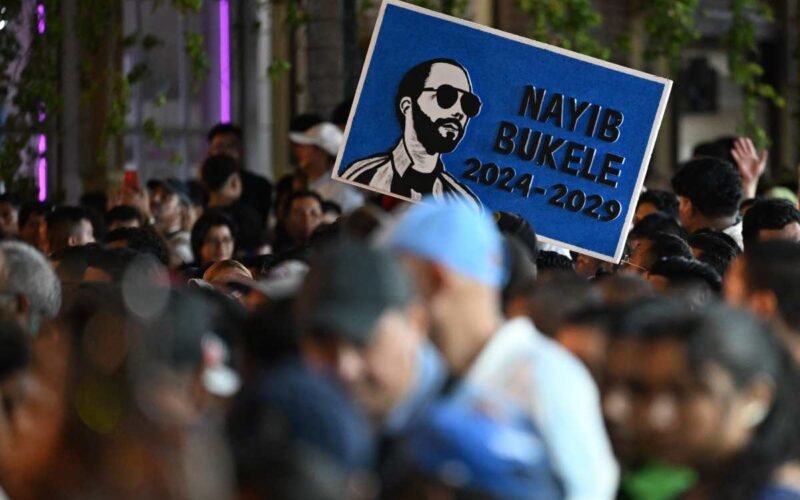 Denuncian en El Salvador supuesto plan para detener a periodistas de medio crítico de Bukele