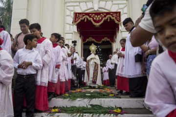 Retaltecos celebran con devoción la festividad del Corpus Christi