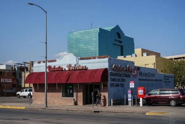 Las casas de cambio de la frontera, en aprietos por una nueva regla del gobierno de Trump