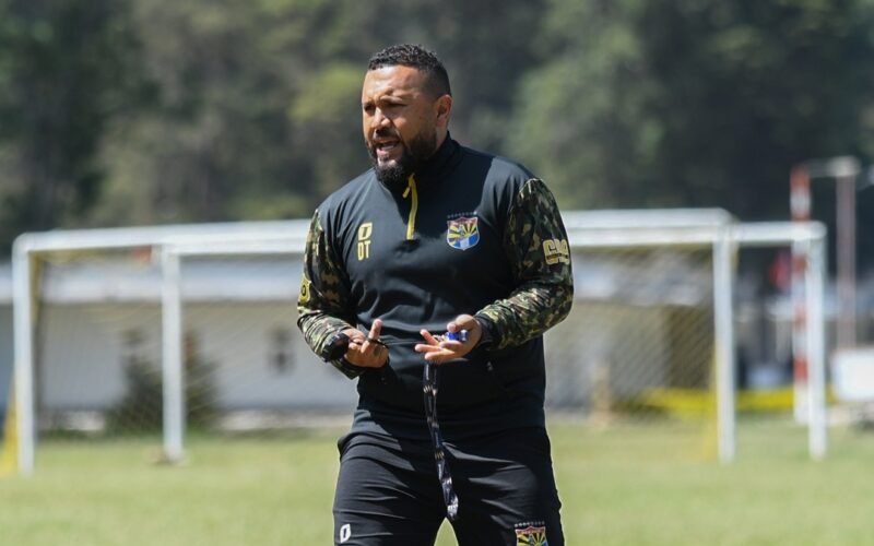 “Humildad, trabajo y resiliencia”: Saúl Phillips, el técnico que devolvió a Aurora a lo más alto tras dos décadas
