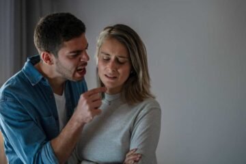 ¿Por qué repetimos relaciones tóxicas? Qué dice la psicología sobre este patrón emocional