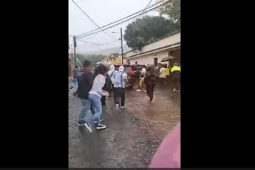 Audiencia termina en incidente entre manifestantes y alcalde de Antigua Guatemala