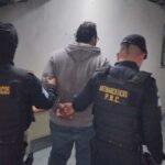 Llevaba metanfetamina y marihuana: PNC detiene a presunto distribuidor de droga mexicano en la zona 11
