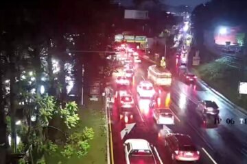 Tráfico se agudiza por lluvia, accidentes y vehículos varados en la capital y Mixco