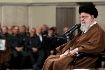 Ali Jamenei amenaza con volver a bombardear bases de EE. UU. si Irán es atacado