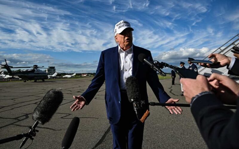 Aun con los aranceles en los tribunales, Trump vuelve a su herramienta favorita