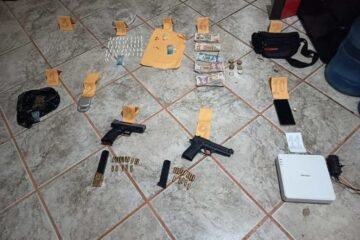 Drogas, armas y dinero: Allanamientos en varios departamentos dejan al menos 12 capturas