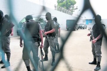 Guardia penitenciario alquilaba su celular por Q200 para que reos extorsionaran desde Renovación 1