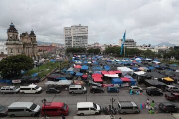 Mineduc desembolsa Q83.3 millones para pagar el primer mes del aumento salarial al magisterio