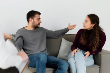 Qué significa que una persona interrumpa constantemente al hablar, según la psicología