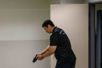 “Ayuda”: video muestra cómo supuestos agentes del ICE usan una pistola taser en contra de un migrante en Nuevo México