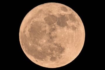 ¿Puede la posición de la Luna, los planetas u otros fenómenos naturales, como la canícula, influir en el desarrollo de temblores?