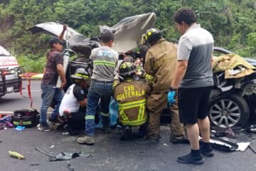 Tragedia en la autopista Palín-Escuintla: camioneta se empotra en camión y muere una mujer