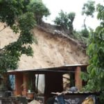 Sin ayuda del Estado, familias de la aldea Las Trojes reconstruyen sus casas tras sismos