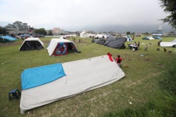Vecinos de Palín pasan segunda noche en carpas por persistencia de temblores