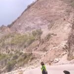 Ruta al Atlántico permanece parcialmente bloqueada tras derrumbe de grandes proporciones