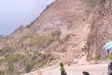 Ruta al Atlántico permanece parcialmente bloqueada tras derrumbe de grandes proporciones