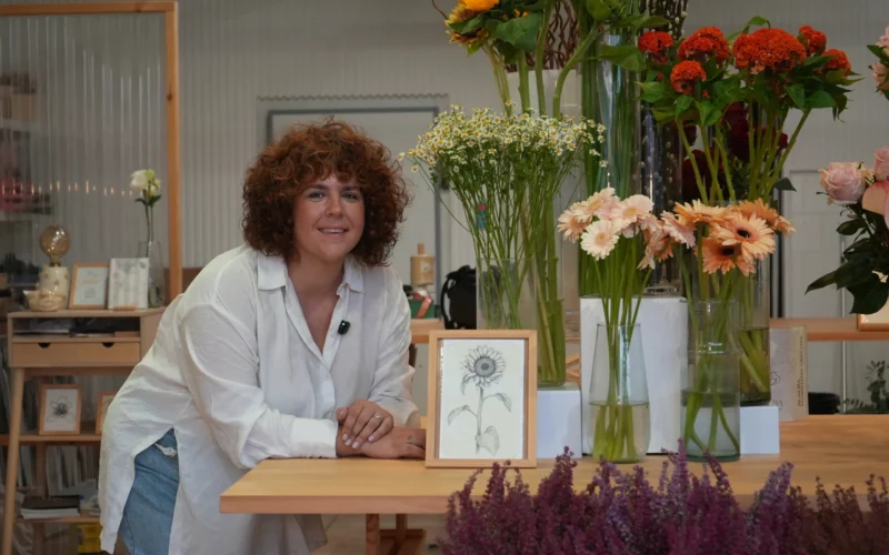 Al Alba, la floristería de Almerimar que celebra cinco años llenos de arte, flores y emoción