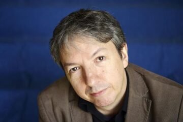 El mexicano David Toscana gana el Premio Alfaguara por El ejército ciego, una novela histórica de violencia y humor negro