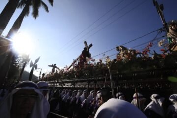 Jesús Nazareno de La Merced recorre Antigua Guatemala en Viernes Santo 2026