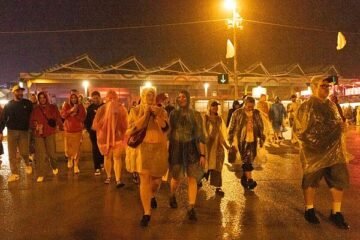 Primavera Sound suspende los principales conciertos de su primera jornada por una fuerte tormenta de lluvia y viento