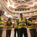 Todas las claves de la reapertura del Teatro Lope de Vega en Sevilla: un telón de nueve toneladas y el hallazgo de los colores originales que han aflorado con la obra