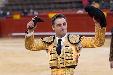 Dramática cornada en el cuello del torero valenciano El Niño de las Monjas en Perú