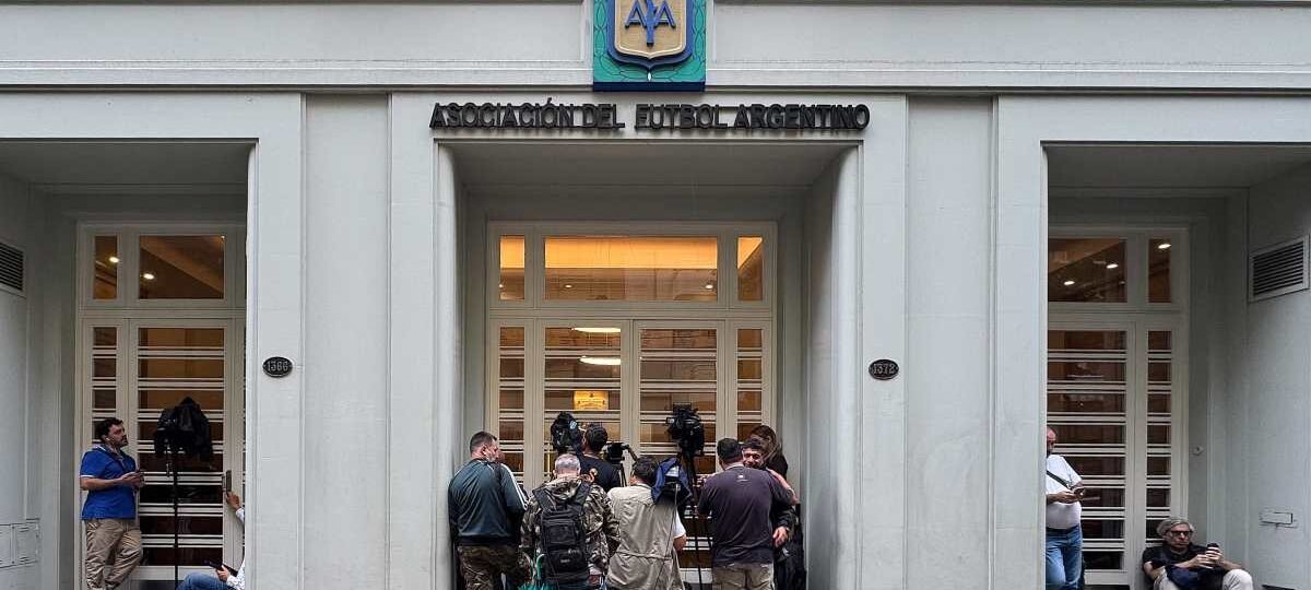 Por qué el FBI investiga las operaciones financieras de la AFA en Estados Unidos