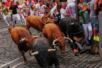 Cuarto encierro de San Fermín con toros de Álvaro Núñez: velocidad de vértigo y 9 incidencias médicas