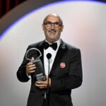 Javier Cámara gana la Concha de Plata a la mejor interpretación de reparto por ‘5 minutos más’:  «Este año los ‘javis’ estamos triunfando»