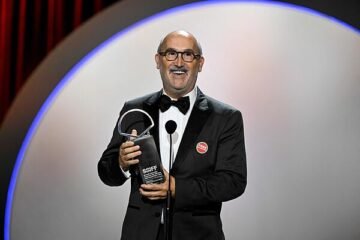Javier Cámara gana la Concha de Plata a la mejor interpretación de reparto por ‘5 minutos más’:  «Este año los ‘javis’ estamos triunfando»
