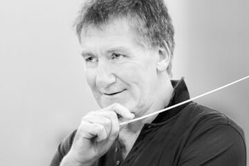 Muere el compositor británico George Fenton, creador de la música de las películas Gandhi y El rey pescador