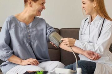 Tres hábitos de salud mental que pueden ayudar a controlar la presión arterial
